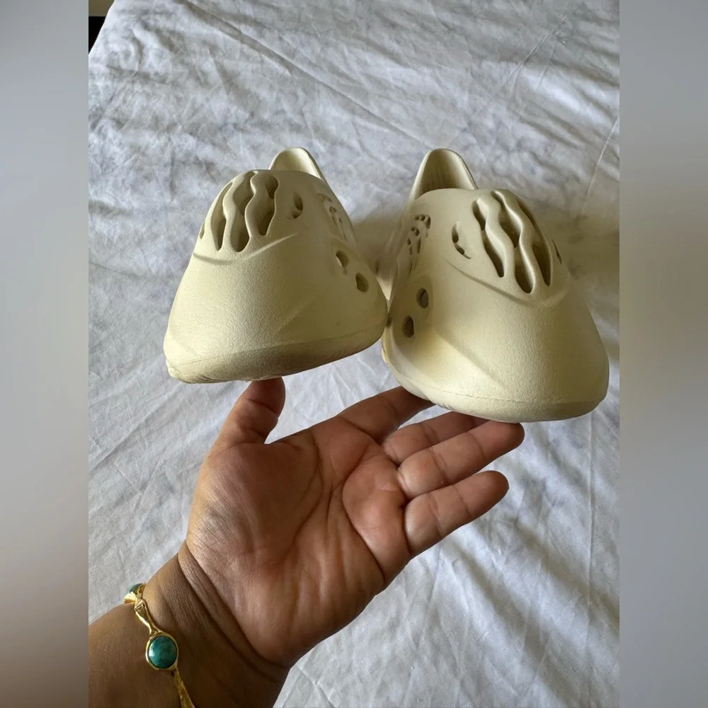 Adidas yeezy foam slides